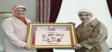 Emine Erdoan, Trk Kzlay'a kurban banda bulundu