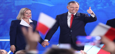Polonya'nn yeni cumhurbakan Karol Nawrocki oldu