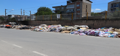 �zmir'de beceriksizli�in ��p da�lar�