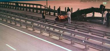 K�r�m K�pr�s�'ne su alt�ndan s�zd�lar