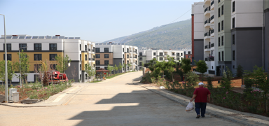 Depremde evini kaybedenler bayrama yeni yuvalarnda girdi