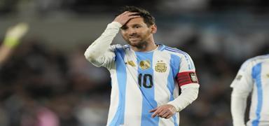 Messi'den hakeme sert tepki: Bunlara sen sebep oldun