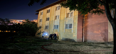 Siirt'te polis lojmannda kan yangnda 13 kii dumandan etkilendi