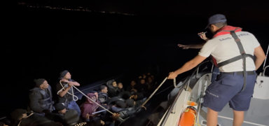 zmir aklarnda 42 dzensiz gmen kurtarld