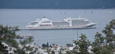 Bodrum'a kruvaziyerle turist akn