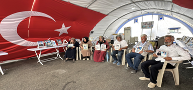 Diyarbakr anneleri evlatlarna kavumak iin nbeti srdryor