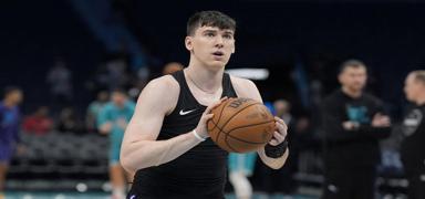 Los Angeles Lakers, Jake LaRavia ile anlat