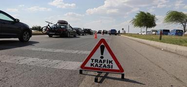 Otomobille traktr arpt! Korkun kazada kurtulan olmad