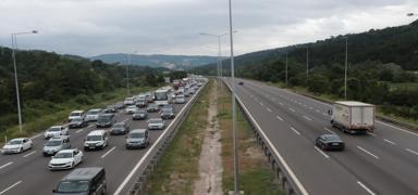Otoyolu kullanacaklara uyar! stanbul istikametindeki 3 erit trafie kapatld