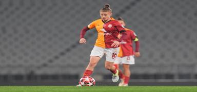 Ebru Topu, Galatasaray'da kalacak
