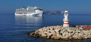 Ka'a kruvaziyerle turist akn