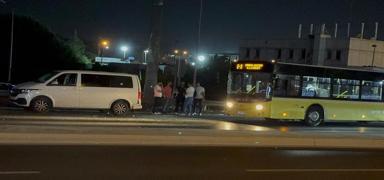 Pendik'te facian�n e�i�inden d�n�ld�: �ETT otob�s� ticari araca �arpt�