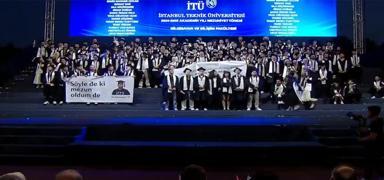 Ayet yazl pankart hazmedemediler