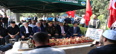 �ehit Serdar G�kbayrak mezar� ba��nda an�ld�