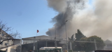 Esenyurt'ta tekstil fabrikas� yang�n�! Patlamalar meydana geldi