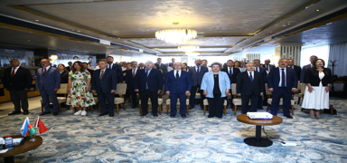 Bak�'de T�rkiye-Azerbaycan Karde�lik Forumu... B�y�kel�i Akg�n: Zorluklar� birlikte a�aca��z