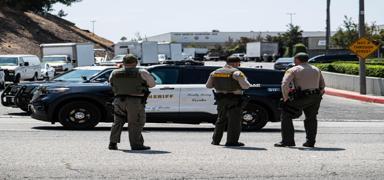 Los Angeles'ta deh�et anlar�: Arac�yla kalabal��a dald�