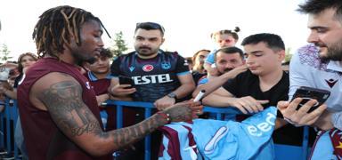 Trabzonspor, Erzurum'da taraftar�yla bulu�tu