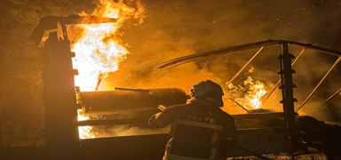 U�ak'ta seyir halindeki t�r yand�