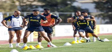 Fenerbah�e, yeni sezon haz�rl�klar�na devam etti