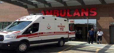Kocaeli'de otomobil bariyere �arpt�: 2 �l�
