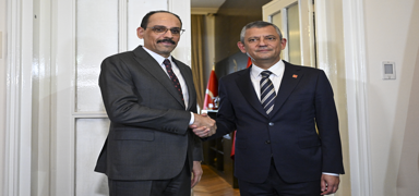 Ter�rs�z T�rkiye temaslar�! CHP lideri �zel, M�T Ba�kan� Kal�n ile g�r��t�