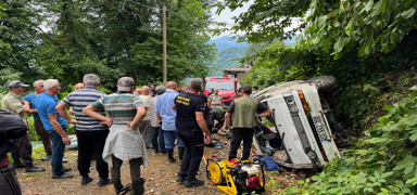 Rize'de panelvan devrildi: 2 �l�, 3 yaral�