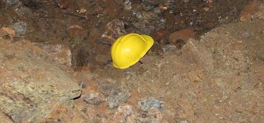 U�ak'ta �antiyede toprak alt�nda kalan 2 ki�i �ld�, 2 ki�i kurtar�ld�