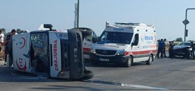 Hasta ta��yan ambulans kaza yapt�! Yaral�lar var...