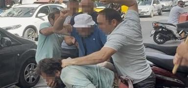 Sokak ortas�nda lin� giri�imi... �l�m�n e�i�inden vatanda�lar kurtard�