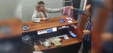 Tomar tomar paralar okul �antas�ndan ��kt�