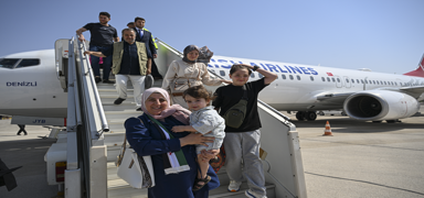 Halep'e u�u�lar 13 y�l sonra tekrar ba�lad�