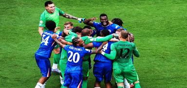 Chelsea'de yaprak d�k�m�