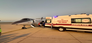 A�r�'da ambulans u�ak kalp hastas� bebek i�in havaland�