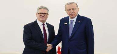 �ngiltere'ye tebrik telefonu: Cumhurba�kan� Erdo�an, Starmer ile g�r��t�