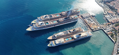 Ku�adas� 5 kruvaziyerle binlerce turisti a��rlad�