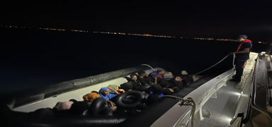 Denizde operasyon! Onlarca d�zensiz g��men yakaland�