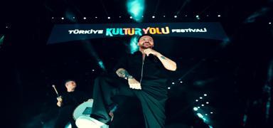 Sinan Ak��l Nev�ehir K�lt�r Yolu Festivali'nde sahneye ��kt�