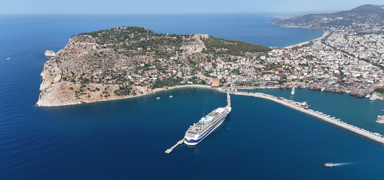 Alanya'ya kruvaziyerle turist ak�n�