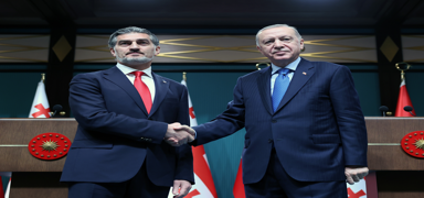 Cumhurba�kan� Erdo�an, G�rc� mevkida�� onuruna ak�am yeme�i verdi