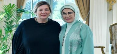 Emine Erdo�an, G�rcistan Cumhurba�kan�'n�n e�i Bagrationi ile bir araya geldi