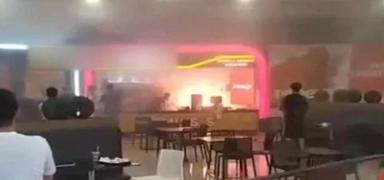 �stanbul Beylikd�z�'nde korku dolu anlar! AVM'de yang�n pani�i