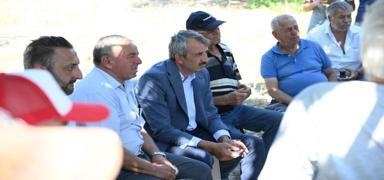 Vali Sezer yang�n�n yaralar�n� sarmak i�in vatanda�larla bir araya geldi