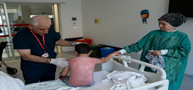 G�ne�te 4 saat kalan �ocuk, ikinci derece yan�kla hastanelik oldu