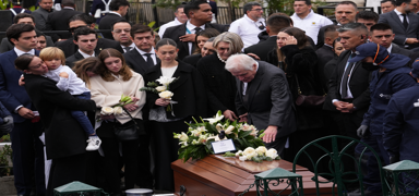 Suikaste u�rayan Senat�r son yolculu�una u�urland�