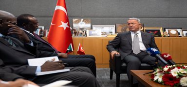 Akar: Sudan'�n bar��ta ve krizde yan�nda olmaya gayret g�sterece�iz