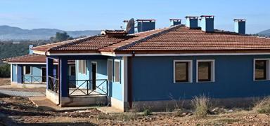 Osmaniye'de depremin yaralar� sar�l�yor: 32 k�y evi teslim edildi