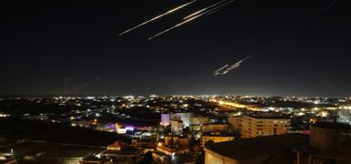 Tel Aviv'de u�u�lar durdu