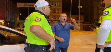 Arac�n� yolun ortas�nda b�rak�p �orba i�meye gitti: Alkoll� s�r�c�ye ceza ya�d�