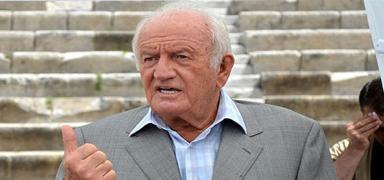 Fenerbah�e'nin eski ba�kanlar�ndan Ali �en, hastaneye kald�r�ld�